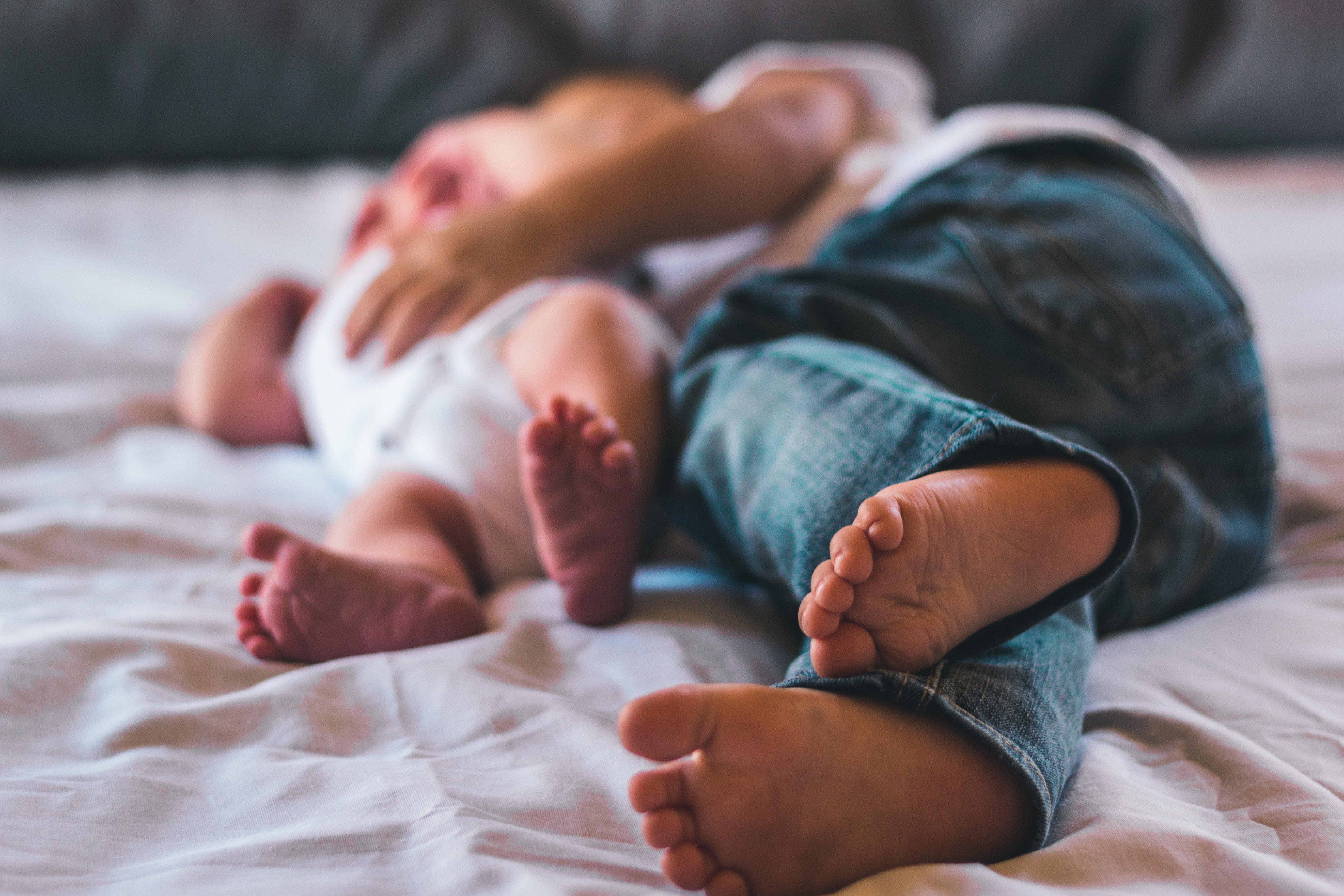 Schlafmangel mit Baby – Atmet es noch?